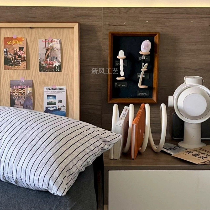 رف مجلات معدني إبداعي بتصميم ب - مراجعة Home Office With Bookshelves وسعره